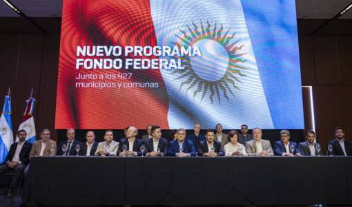LLARYORA FIRMO EL PACTO FISCAL CORDOBES